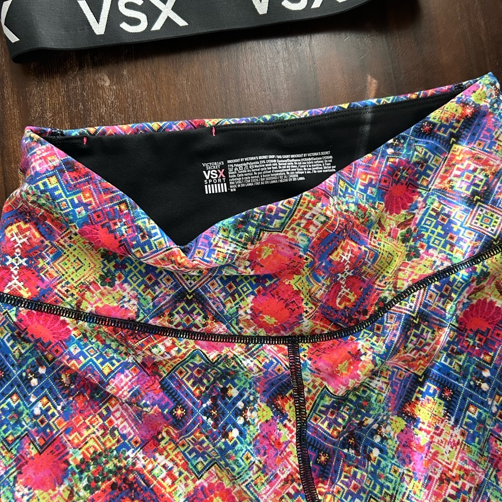 Two for one VSX Colorful Geometric Print Leggings with matching bra